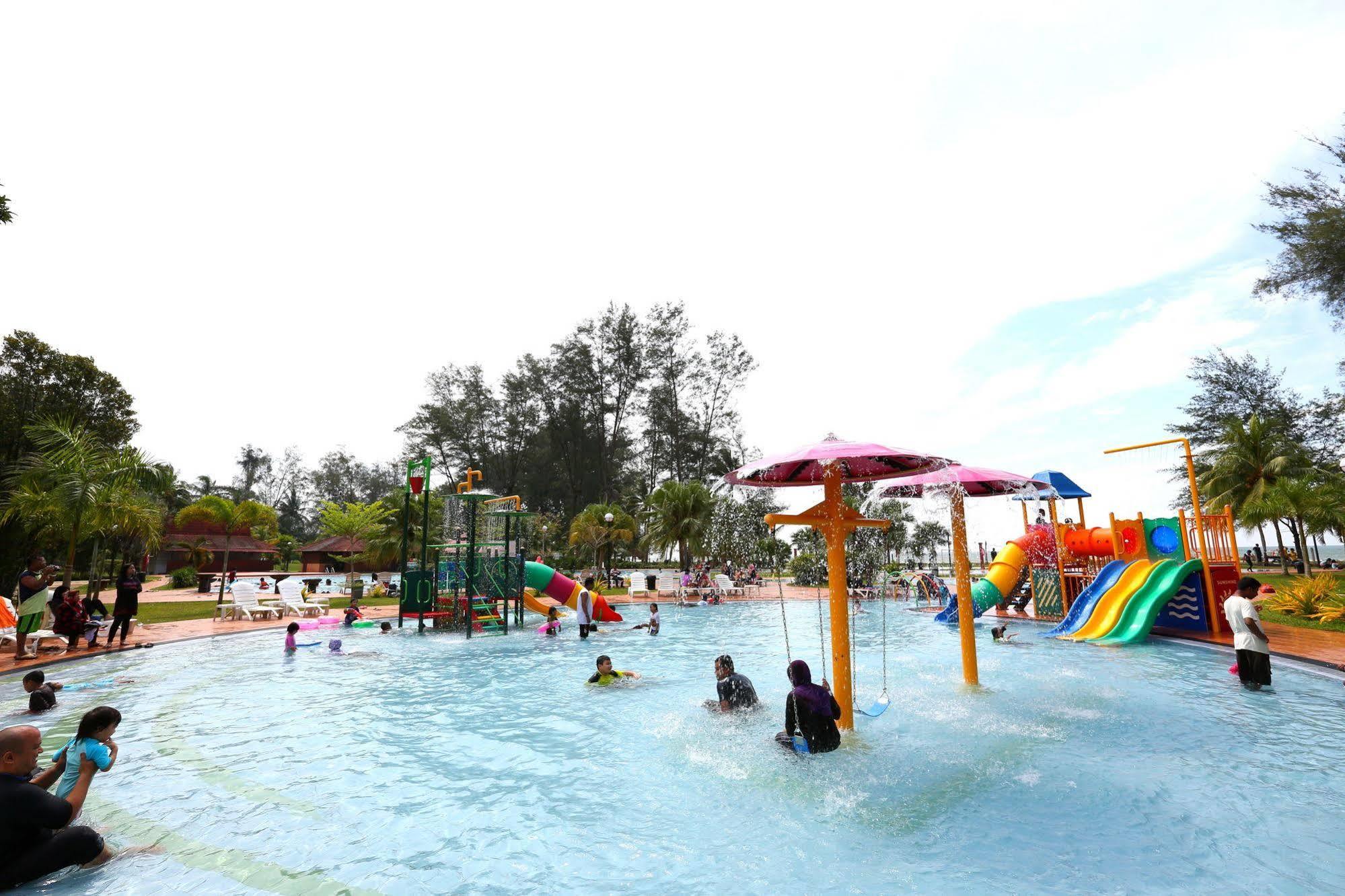 De Rhu Beach Resort Kuantan Eksteriør bilde